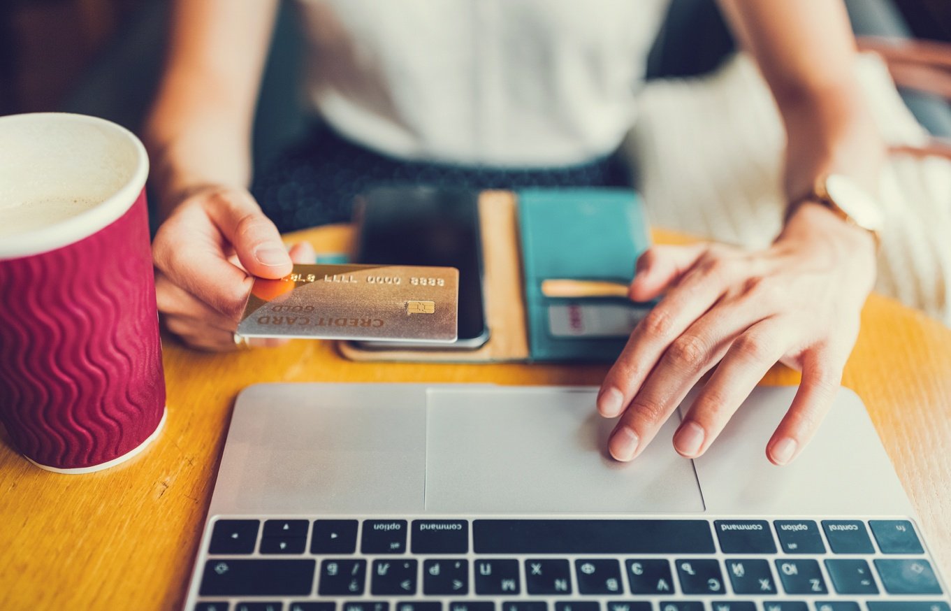 Essential-guide-to-shopping-online-credit-card-purchases