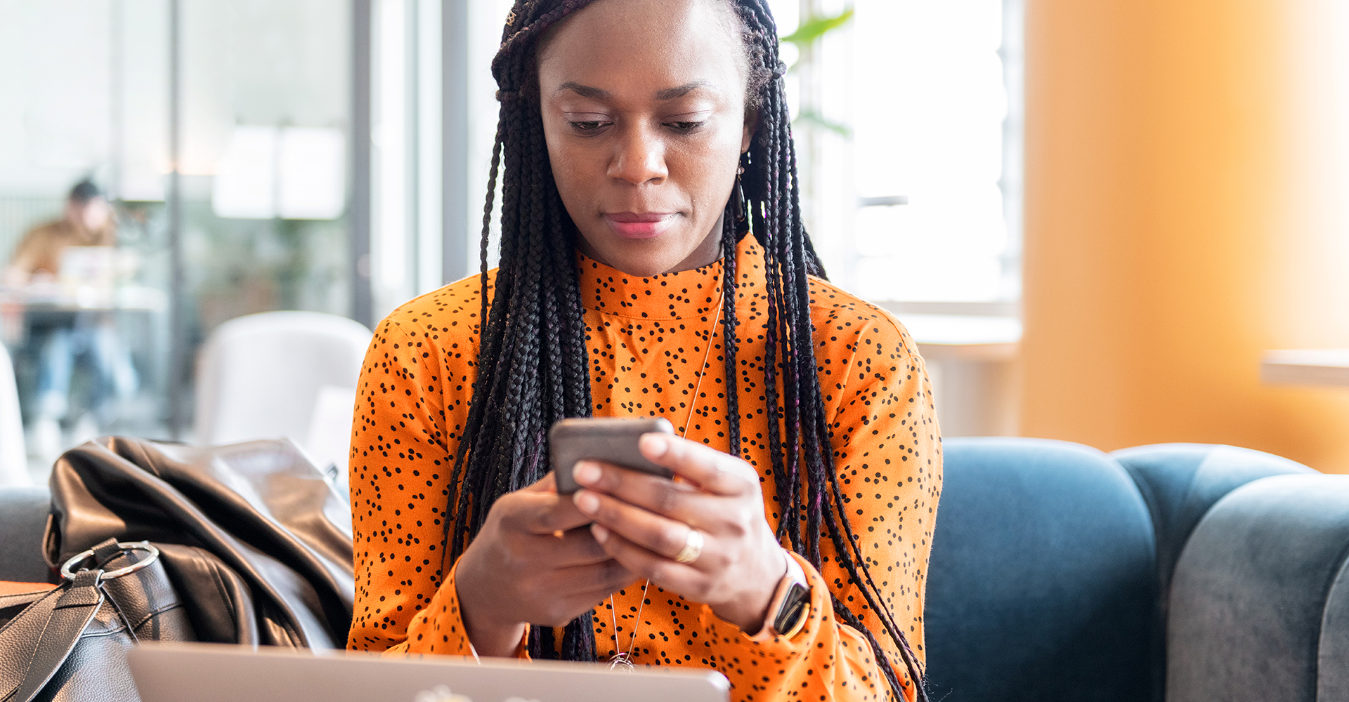 Don’t get scammed: Your holiday guide to spotting fake e-shops 